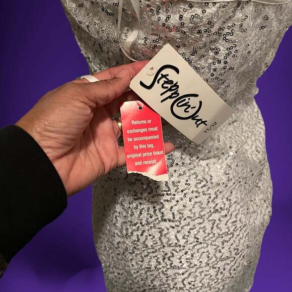 New Steppin Out Sequined Bodycon Mini Dress Womens Size 11/12 Silver Prom Formal - Picture 3 of 11